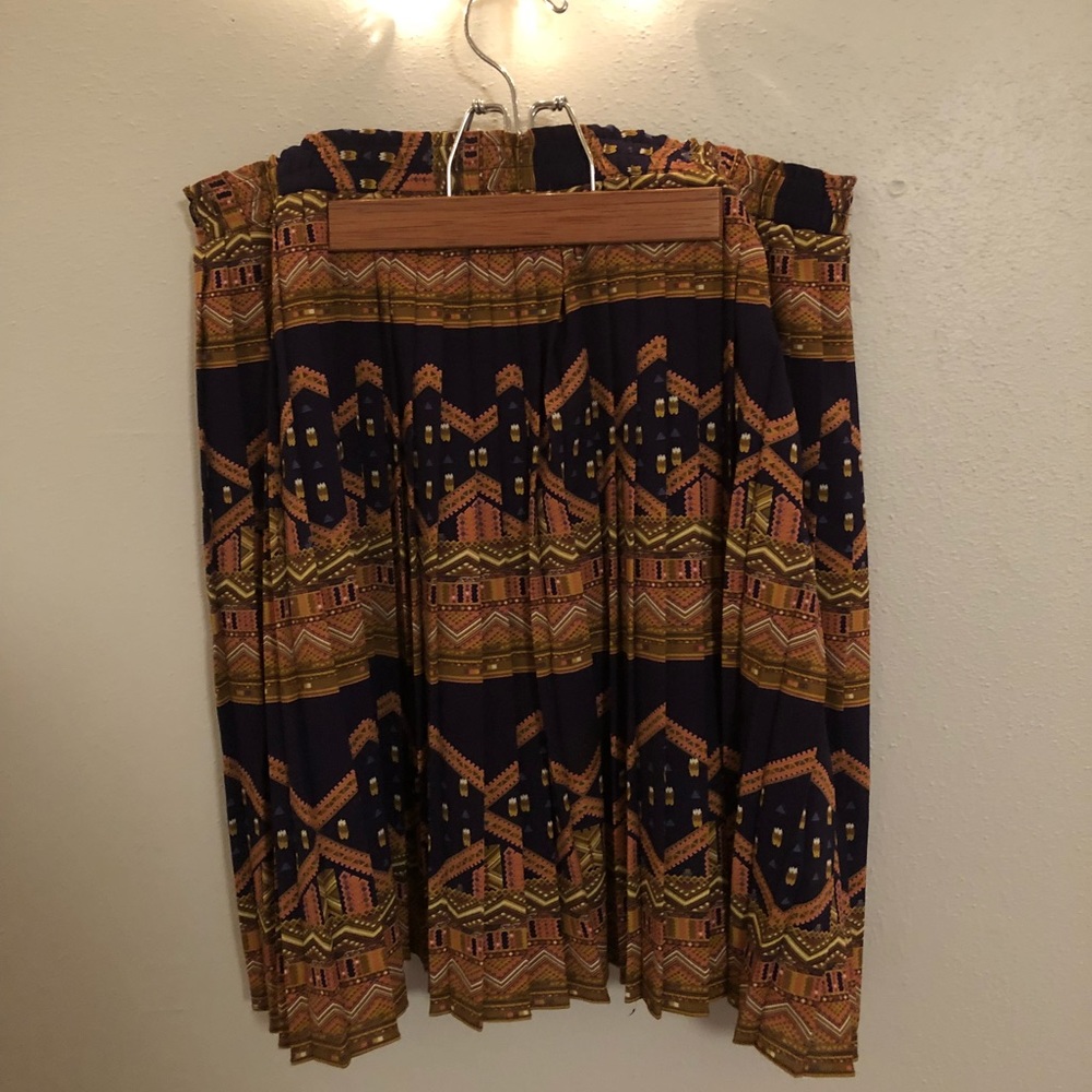 Pleated knee length print skirt